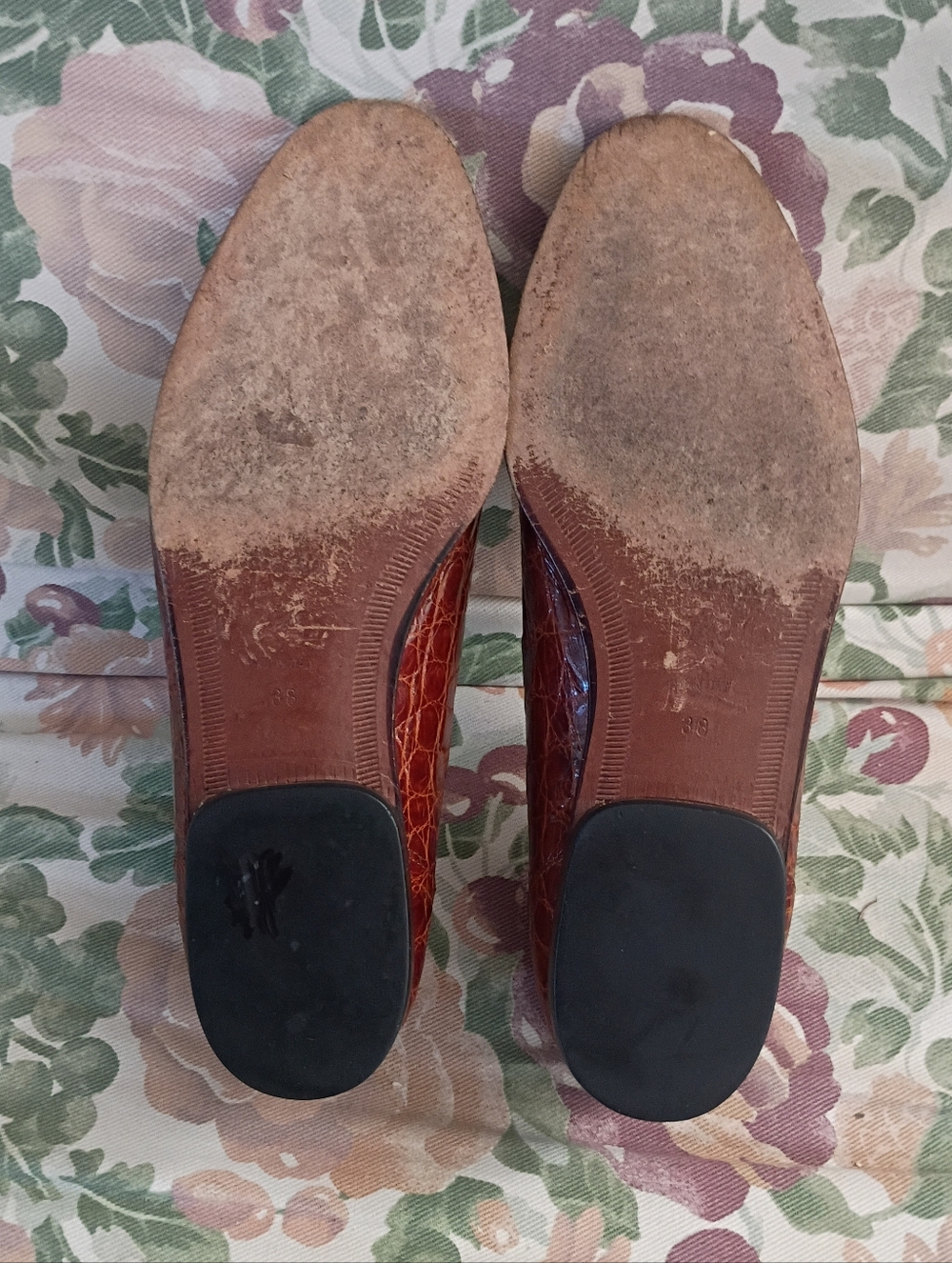 ❤️HENRI BENDEL ITALY REAL CROCODILE FLATS SHOES SZ 38 8 - Picture 6 of 6